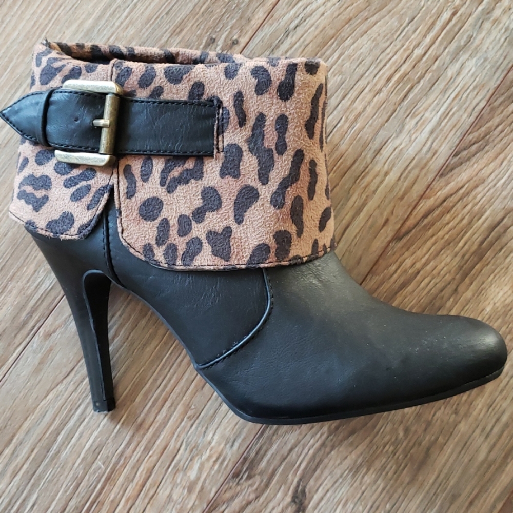 New Directions Ankle Boots